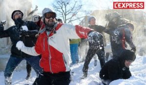 Bataille de boule de neige géante à Washington après la tempête "Snowzilla"
