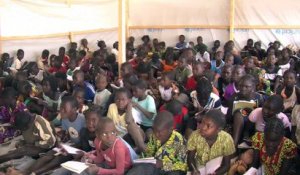 Enfants réfugiés à Bangui: l'école contre les groupes armés