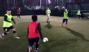 La réaction d'un enfant humilié au foot