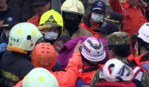 Séisme à Taïwan: Au moins 13 morts, des personnes piégées dans des décombres
