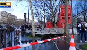 Vents violents: deux blessés graves à Paris après la chute d'un panneau publicitaire