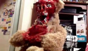Un jouet terrifiant : ours en peluche scalpé