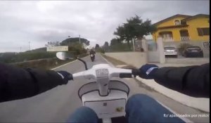 Humiliation d'un motard par un scooter