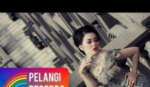 Syahrini - Cinta Tapi Gengsi (Official Music Video)
