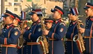 L'orchestre de l'armée égyptienne massacre la Marseillaise
