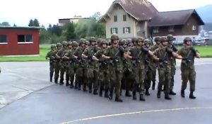 « We Will Rock You » par l'Armée Suisse