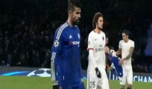 Chelsea - PSG: Hazard et Di Maria échangent leurs maillots à la mi-temps