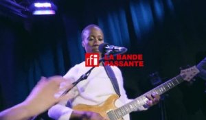 Rokia Traoré chante "Ilé" dans La bande passante