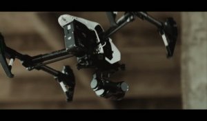 Un drone met au défi la Jaguar XJ
