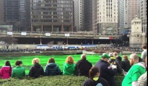 Pour la Saint-Patrick, la rivière de Chicago se met au vert