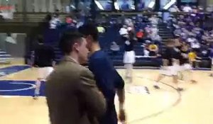 Un coach de basket est le roi du handshake !