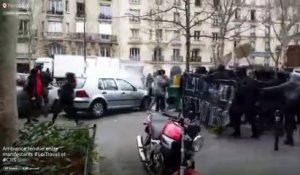 Des CRS caillassés pendant la manifestation contre la loi travail