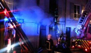Des habitants évacués par les pompiers suite à un incendie à Orléans