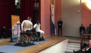 Alim Latrèche, champion handisport, en exhibition d'escrime fauteuil à Neufmoutiers-en-Brie