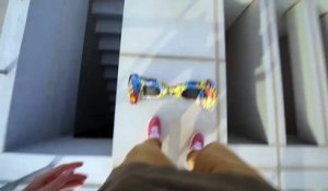 Séance d'hoverboard très risquée au sommet d'un building à Dubaï