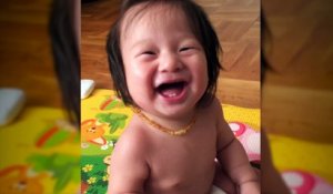 Ce bébé plié de rire quand maman fait Bouh!!!!