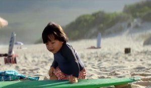 Ces bébés surfeurs avec leurs versions adultes réunis dans cette vidéo impressionnante !