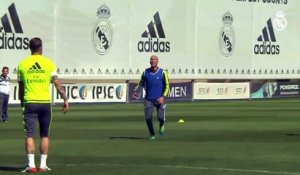 Zidane toujours aussi à l'aise balle au pied