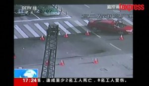 En Chine, une route s'effondre en plein milieu d'un carrefour