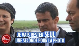 Manuel Valls voulait sa photo seul - Le Petit Journal du 26/04 - CANAL+