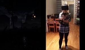 Une fille en panique pendant une partie en réalité virtuelle