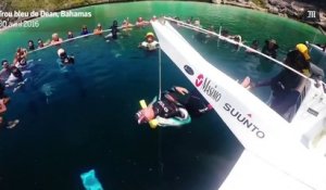 Un plongeur bât son propre record d’apnée à deux reprises aux Bahamas