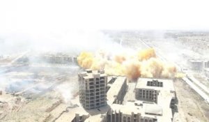 Une bombe sous-terraine explose à Alep en Syrie filmée de Drone