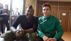 VIDEO. Djibril Cissé accueilli en star au lycée de la Venise-Verte de Niort