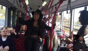 Comment remettre un ancien tube àhu la mode : chauffeur de bus chanteur!