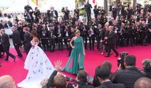 Bella Hadid presque nue sur le tapis rouge de Cannes