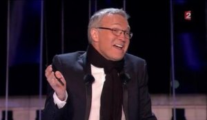 Léa Salamé attaquée par un papillon de nuit dans "ONPC" à Cannes !