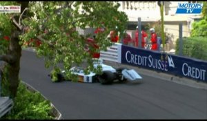 Une grue lâche une formule 1 au grand prix de Monaco au-dessus de la piste pendant une course !