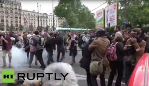 Le jet de grenade d'un policier blesse grièvement un photographe lors de la manifestation du 26 mai