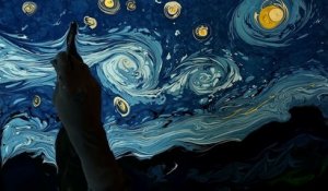 Un homme reproduit les tableaux de Van Gogh reproduit sur de l'eau !