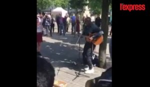 En Angleterre, Seal surprend ses fans en chantant dans la rue