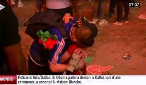 Euro 2016 : un jeune fan portugais console un supporter français en larmes