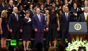 Policiers tués à Dallas : George Bush danse pendant la cérémonie d'hommage