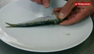 Côté table. Lever des filets de sardine
