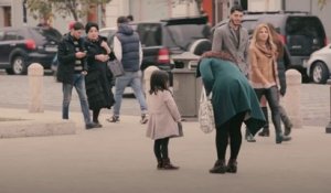 Expérience sociale : tout les passants ignorent cette fillette SDF seule dans la rue