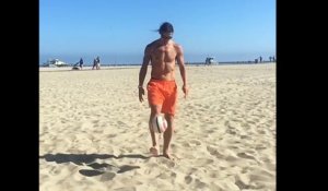 Ibra fait le show sur la plage de Los Angeles