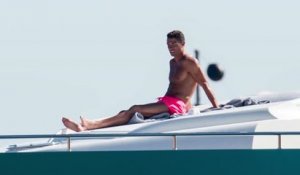 Cristiano Ronaldo profite de ses vacances malgré sa blessure