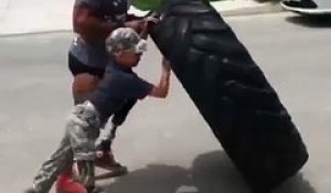 Un ancien marine handicapé montre à un enfant qu'il peut continuer à courir malgré son handicape !
