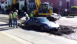 Il se retrouve coincé avec sa Porsche dans du ciment frais en plein San Francisco !