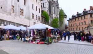 La Place du Village : Rencontres à la brocante de printemps à Chambéry