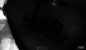 Regardez Pourquoi Cet Enfant S Echappe De Facon Perilleuse De Son Lit C Est Adorable Sur Orange Videos