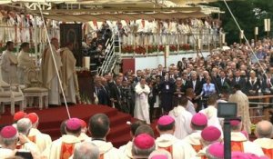 Pologne: premier grand bain de foule pour le pape à Czestochowa