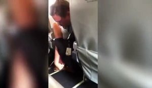 Un homme saoul se fait plaquer par un pilote d'avion !