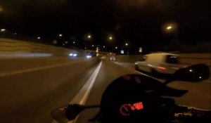 Ce fou roule en moto à 290km/h sur l'autoroute de nuit !