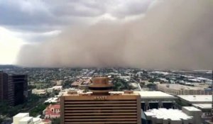 La ville de Phoenix engloutie par une incroyable tempête de sable