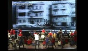 Cuba: Castro réapparait en public pour son 90e anniversaire